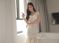 气质美女前凸后翘大秀美腿性感写真