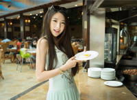 中国人骚扰金发 金发美女被掀裙 深圳街拍金发美女图片欣赏 