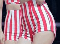 虎口脱险的金发美女 泰迪大战金发美女福利动态图片