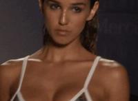 对美女用老鼠钻洞 惨不忍睹的老鼠钻洞 孕妇用阴刑