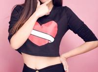 非主流性感红唇美女大胆诱惑高清写真