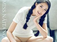 笑容甜美的清新麻花辫小美女私房照