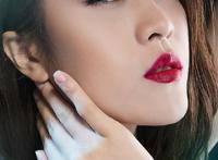 大红唇美女性感迷人静态摄影写真