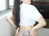 美女模特学生制服演绎美腿性感诱惑写真
