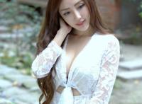 大胸美女赵云性感身材白色蕾丝衣装写真