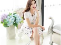 长发模特印花短裙尽显美腿丰满性感写真