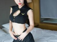 美女模特化身性感空姐演绎制服诱惑写真