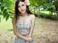 推女神绮里嘉Ula碎花裙清纯写真惹人怜爱图片