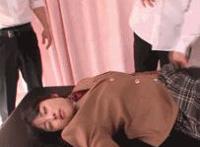 被同桌抽出了卫生巾 校花叫我给她买卫生巾 我被强迫垫卫生巾