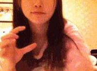 摸一个女声的腿没反抗 摸咪咪她不反抗 美女下方任意摸不反抗