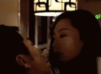 中国透明甩奶时装秀 穿背心甩奶百度视频 透明内衣秀全透明甩奶