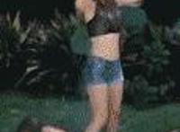 清纯学生甩奶舞图片欣赏 真空甩奶走秀视频