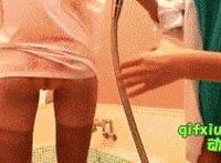 舞蹈痛苦撕胯训练被打 美女痛苦劈叉视频 体校女生残酷训练