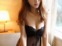 油亮无缝健美裤视频美女图片欣赏 街拍健美裤图片