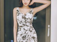 女生穿小背心难受死了 小学女生穿小背心过程