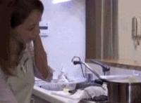 远坂凛摸大腿gif：慎二摸着远坂凛的腿 远坂凛被慎二是哪一集