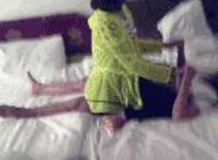 女人被男人泡视频 男人把女人裤衩脱了动态图