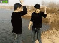 初中女生上课夹腿自慰gif：初二女生上课开震动 初中女生上课尿裤子