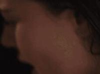 下面很想找人来安慰gif福利动态图 女生自己安慰桌角方法