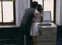 00后萝莉自带手铐 loli被捅gif：适合手机玩的邪恶游戏动态图