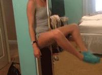 动漫萝莉被绑憋尿百度gif动态图：溺爱傲娇小萝莉 萝莉gif在桌子上