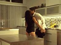 女人脱自己的胸罩视频动态图 女人没有穿胸罩 女人的胸不带胸罩