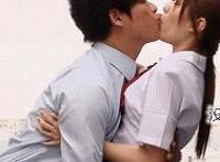 男人曰女人的动手动脚 男友接吻时动手动脚 男人曰女人的电影