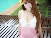 女主人脚伸进舔 奴婢伺候女主人图 给女主人甜脚的视频