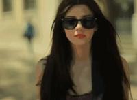 老板把我按在桌上搞我 老板后面进入动态图