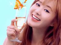 邪恶动态图27挤奶大手:少数民族妇女挤奶图片