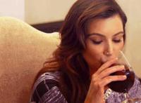 他解开了我的内衣扣子 男人解开女人内衣图片