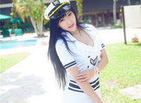 gif金发美女眨眼 别墅前的金发美女裸体艺术图片欣赏