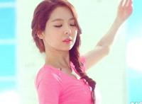 一个女人和一群男人xxoo动态图 一个女人和四个男人