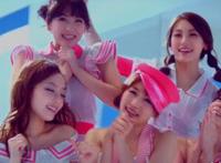 胸大同桌让摸动态图:初中女生的胸被男的摸