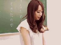 被男友揉胸咬胸玩胸动态图:男人又摸又吻你胸故事