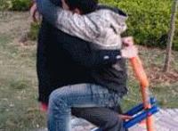 日本真人口咬图片 真人性姿势短片免费动态图