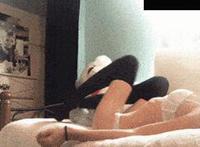 女人自熨图片动态图:紧身皮裤叉腿凸起 这腿我能玩一晚上