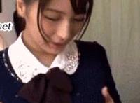 女生夏天穿小背心凸点 女生穿小背心给男生看