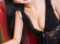 性感女神黑色蕾丝酥胸半露极品诱惑写真