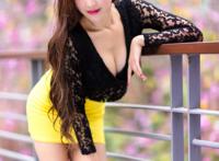 性感美女赵芸风韵迷人户外写真