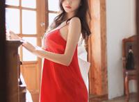 红色睡衣美女性感嫩白美腿诱惑写真