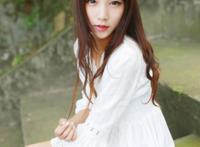 美女模特连衣裙下白皙美腿性感写真