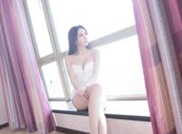 长腿美女私房酥胸美腿极品性感写真