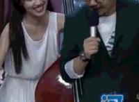 塞葡萄女主上学 塞葡萄道具下面的小嘴巴吃葡萄