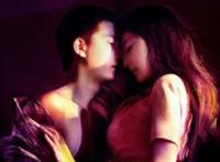 万物生长动态图片:万物生长沙滩缠绵大尺度剧照