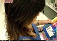 领口大弯腰图:从领口看胸部h文,宽松衣服领口春光图