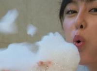 双马尾天桥跳蛋gif:带震动棒的美女gif