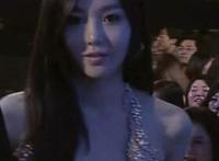 舔舐同事小肉核视频GIF:舔舐花蜜花液动态图片