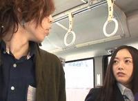 女生使用跳蛋图:下面塞东西的辣文