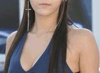 形形色色走光瞬间图片:穿短裙骑自行车走光